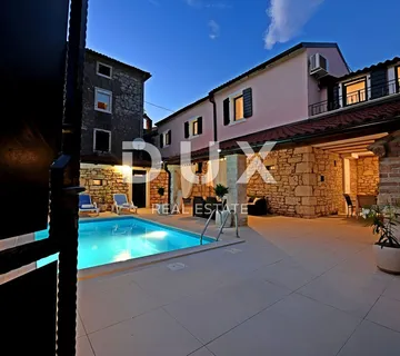 ISTRA, SVETI LOVREČ - Kamena kuća s bazenom u starogradskoj jezgri - cover