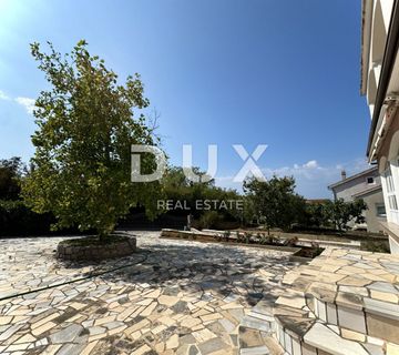 OTOK KRK, MALINSKA - prostrana kuća s tri stana 600m od mora - cover