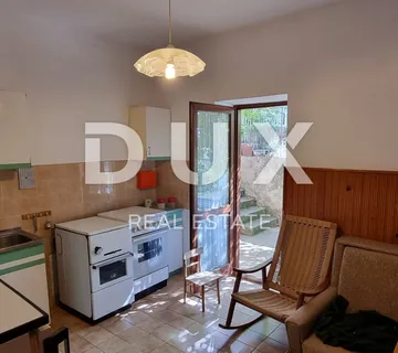 SENJ - Kuća sa prostranom okućnicom - cover