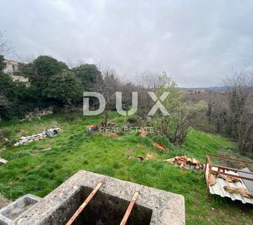 RIJEKA, KOZALA - samostojeća stara talijanska villa iz 1912. godine s pogledom na more i 2.383 m2 okućnice! PRILIKA! - cover