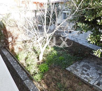 CRIKVENICA - stan prizemlje 180 m2 s panoramskim pogledom na more + okoliš 250 m2 - cover