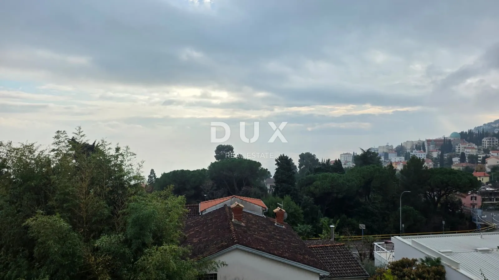 OPATIJA, CENTAR - HITNO! Stan za renovaciju, 3S+DB 117m2 - cover