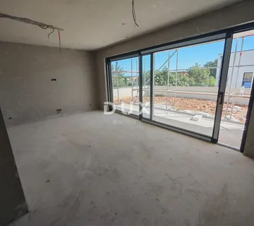 ISTRA, LIŽNJAN - Stan u prizemlju sa vrtom! - cover