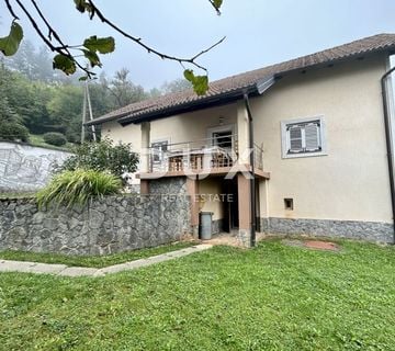 OTOČAC - Kuća s prostranom okućnicom i 2 gradilišta - cover