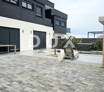 ISTRA, ŠIŠAN - Moderna dvojna vila smještena na mirnoj lokaciji - cover