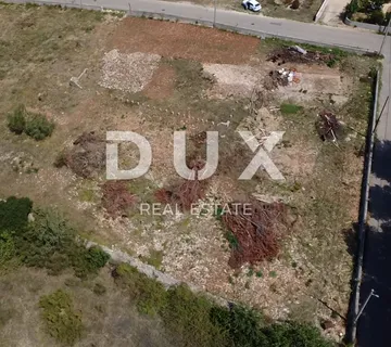 ZADAR, VRSI – Građevinsko zemljište 717 m², infrastruktura uz parcelu! - cover