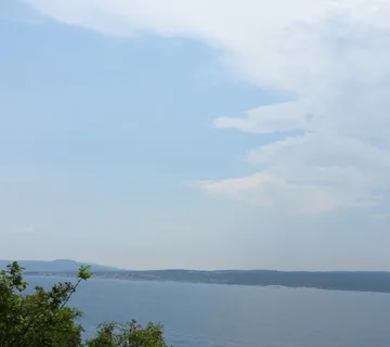 CRIKVENICA - KAČJAK - građevinski teren (4000m2) 1. RED DO MORA za boutique hotel / hotel / stambenu zgradu – stanove / poslovno- stambenu zgradu / apartmane / kuću za iznajmljivanje sa bazenom  - cover