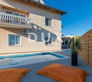 BIOGRAD, SVETI FILIP I JAKOV - Dvojna apartmanska kuća s bazenom i pogledom na more - cover