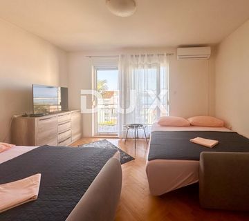 CRIKVENICA - Stan podijeljen u dva apartmana s prekrasnim pogledom na more. GARAŽA! - cover
