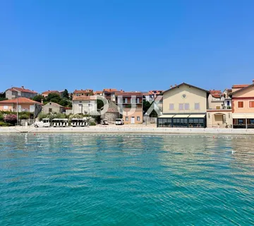 OTOK CRES GRAD CRES, obiteljsko imanje na jedinstvenoj lokaciji - cover