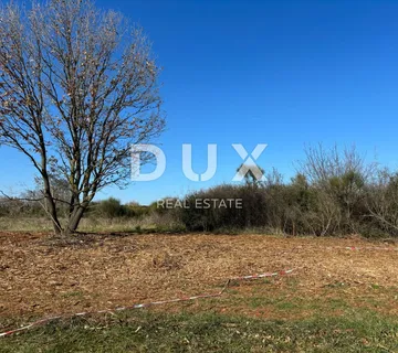 ISTRA, LOBORIKA - Građevinski teren s više mogućnosti na mirnoj lokaciji! - cover