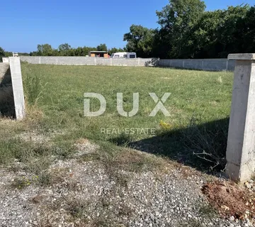 ISTRA, LOBORIKA - Ograđeno građevinsko zemljište u slijepoj ulici 770 m2 - cover