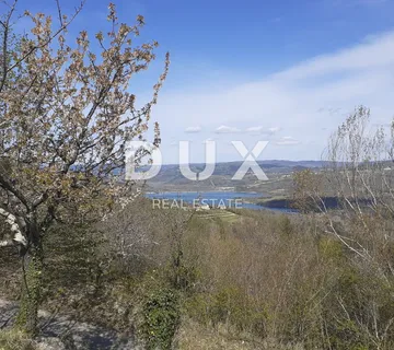 ISTRA, PAZIN, GRIMALDA - Prostrano zemljište s pogledom na jezero - cover