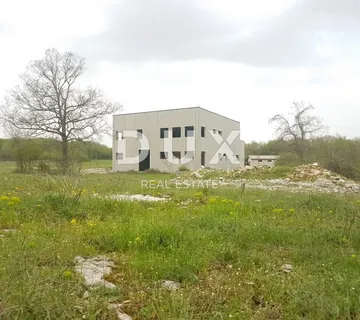 ISTRA, BARBAN - Građevinsko zemljište sa proizvodnom halom, 29456 m2 - cover