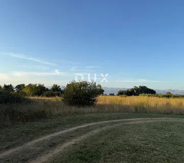 ZADAR, SMILČIĆ - Poljoprivredno zemljište uz glavnu cestu - cover