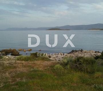 HVAR, STARI GRAD, VRBANJ - ZEMLJIŠTE PRVI RED DO MORA!!! - cover
