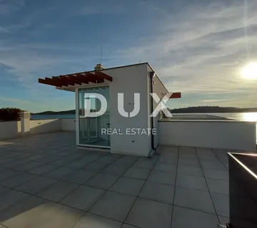 ŠIBENIK, VODICE - Predivan penthouse u novogradnji 1. red do mora - cover