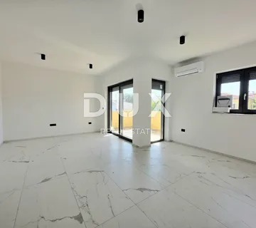 ISTRA, ŠTINJAN - Savršen spoj luksuza i komocije, 2SS+DB stan s privatnom garažom udaljen svega 500m od uređenih plaža i dugih šetnjica uz more - cover