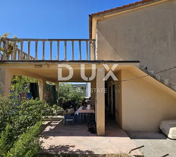 OTOK RAB, BANJOL - Samostojeća kuća s velikom okućnicom - Banjol, Rab