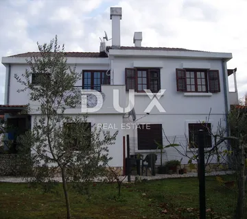 Otok Krk, Njivice - Samostojeća kuća sa velikom okućnicom - Njivice, Omišalj