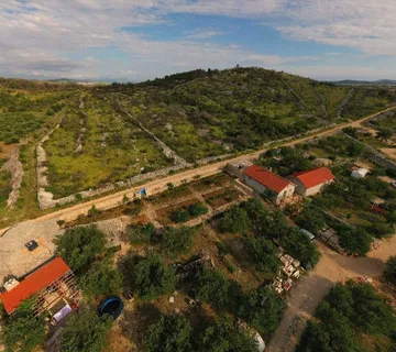 ŠIBENIK, ZATON - Prostrano imanje s objektom i građevinskom dozvolom - Zaton, Šibenik