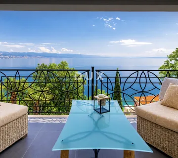 OPATIJA, CENTAR - Prekrasna vila na samo 100m od mora
