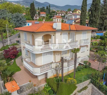 OPATIJA - prekrasna vila 200 metara od plaže s panoramskim pogledom na more i bogatom okućnicom - Oprić, Opatija