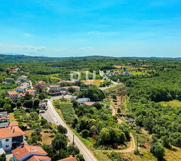 ISTRA, BUJE (okolica) - Zemljište s građevinskom dozvolom