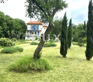 RIJEKA, HRELJIN - samostojeća kuća s pogledom na more i velikom okućnicom - prilika! - Hreljin, Bakar