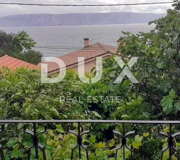 SMOKVICA - kuća s 4 apartmana drugi red do mora (50m), garaža - Smokvica Krmpotska, Novi Vinodolski