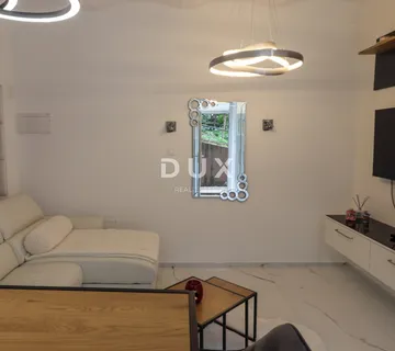 OPATIJA, CENTAR - studio apartman u povijesnoj vili drugi red do mora, UREĐEN!