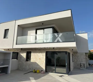 OTOK PAG, MANDRE - ekskluzivna dvojna kuća s bazenom. - Mandre, Kolan