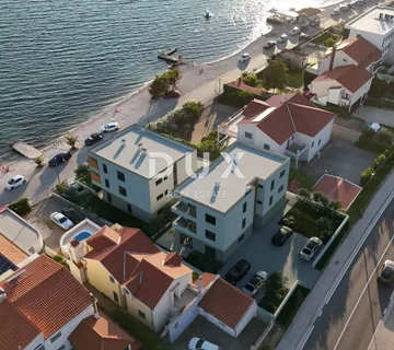 ŠIBENIK, BRODARICA – 1. red uz more, zadnji kat, terasa, pogled - Brodarica, Šibenik