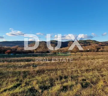 ISTRA, PAZIN - Kombinacija građevinskog, poljoprivrednog i zemljišta sportske namjene s kućom i pano pogledom - cover