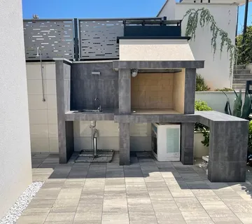 GRAD KRK - Luksuzni trosobni apartman i jednosobni apartman u prizemlju - cover