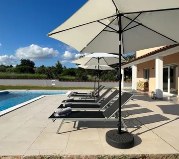 ISTRA, VODNJAN - Diskretna vila s maksimalnom privatnošću na TOP lokaciji do Fažane i Pule