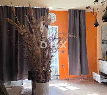 RIJEKA, SUŠAK - Poslovni prostor+dvije garsonijere, blizu centra grada, 240m2