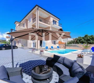 ZADAR, BIBINJE - predivna apartmanska vila u blizini plaže