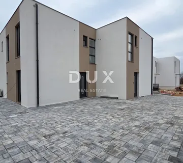CRIKVENICA, JADRANOVO - luksuzna dvojna kuća s bazenom, 143m2 - Jadranovo, Crikvenica