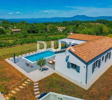 ISTRA, LABIN - Kuća s bazenom u pitomom naselju