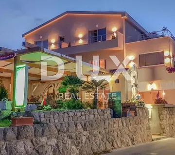 OTOK PAG, GRAD PAG - Apartmanska vila prvi red do mora