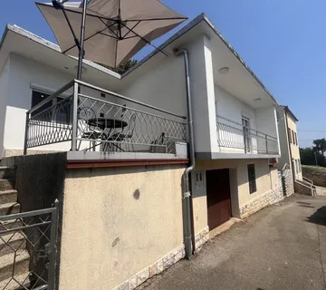 CRIKVENICA - Dvije kuće s garažom u blizini centra