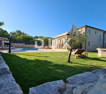 OTOK KRK - Mediteranska vila sa bazenom i velikom okućnicom - cover