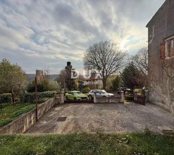 ISTRA,POREČ - Autentična istarska kuća s dvije stambene jedinice - cover