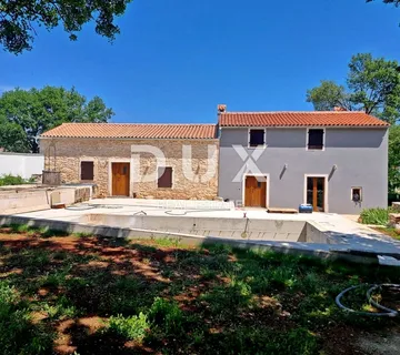 ISTRA, BARBAN - Kamene kuće s bazenom