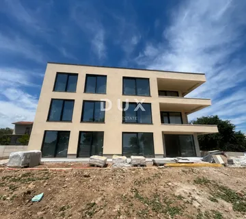 VODICE – 3SS+DB stan s vrtom i pogledom na more, 70 m od mora i plaže