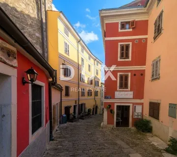 ISTRA, MOTOVUN - Višekatnica u centru Motovuna
