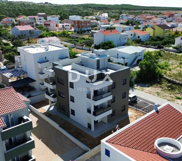 ZADAR, RAŽANAC - Novogradnja! Podno grijanje, lift, pogled na more, spremište...! S2