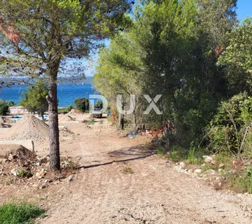 NEVIĐANE, PAŠMAN - Poljoprivredno zemljište na rubu građevinske zone!