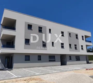 ZADAR, PRIVLAKA - Elegantan stan s vrtom 110 metara od mora! S1
